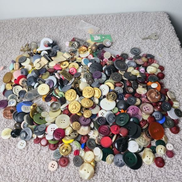 Assorted Colorful Buttons Collection - Picture 12 of 14